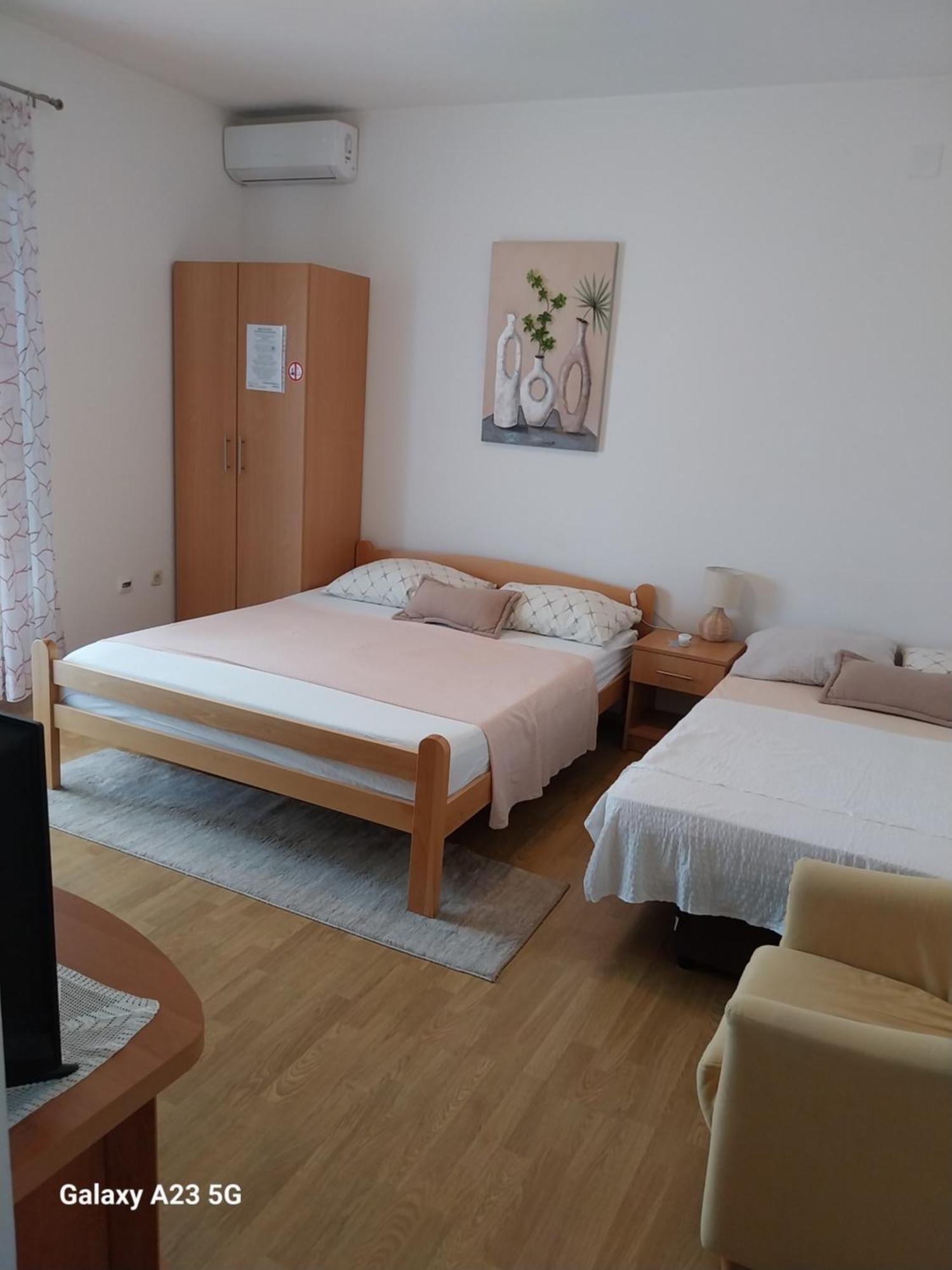 Apartmani Liberan נאום מראה חיצוני תמונה